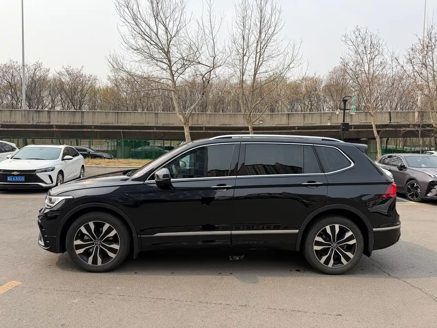 Volkswagen Tiguan L 2024 Outstanding 330TSI Auto 2WD R-Line Dragon Glory Edition фото 3