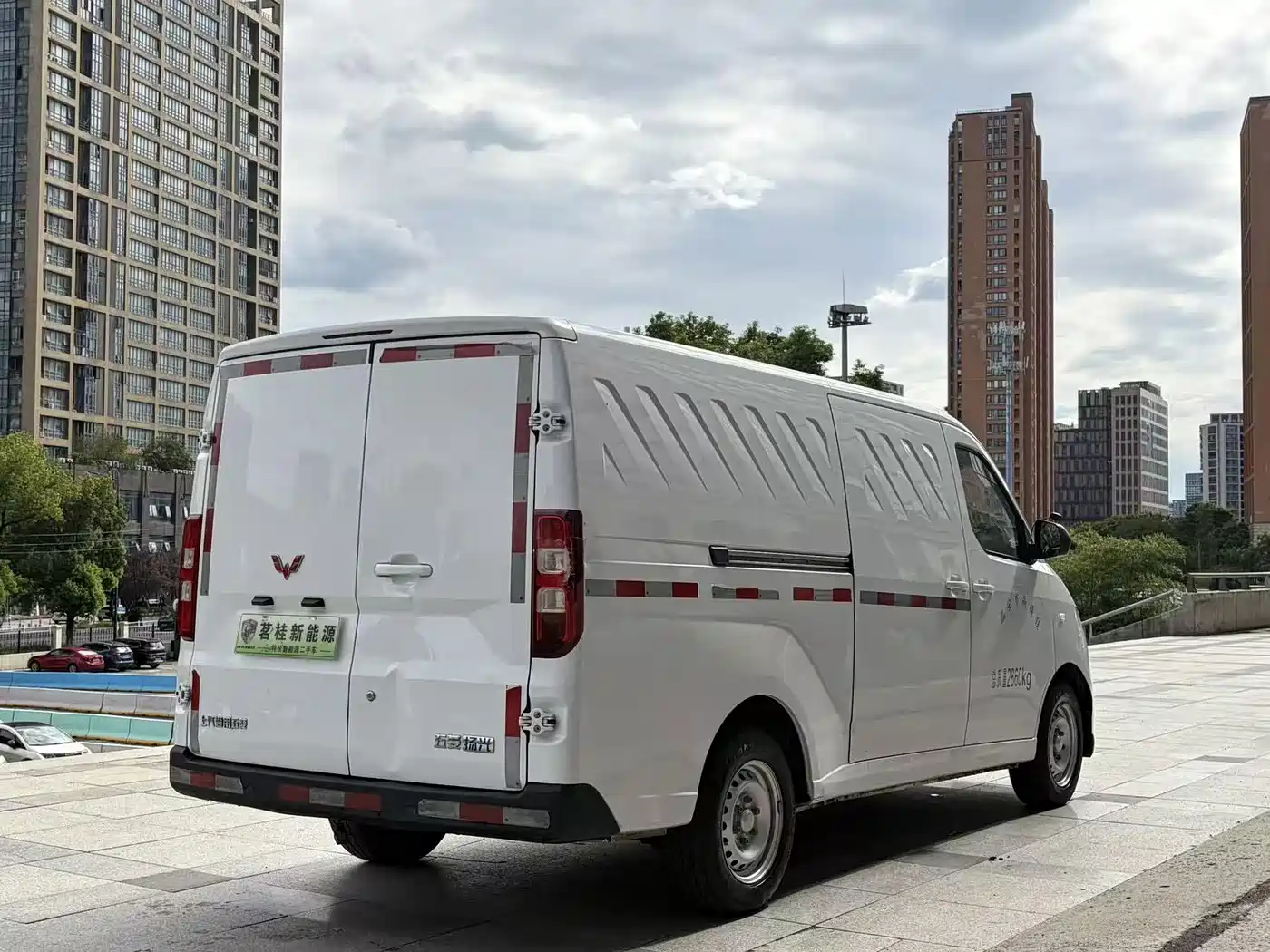 Wuling Motors Wuling Yangguang 2024 2024 230km Utility Enclosed 60kW