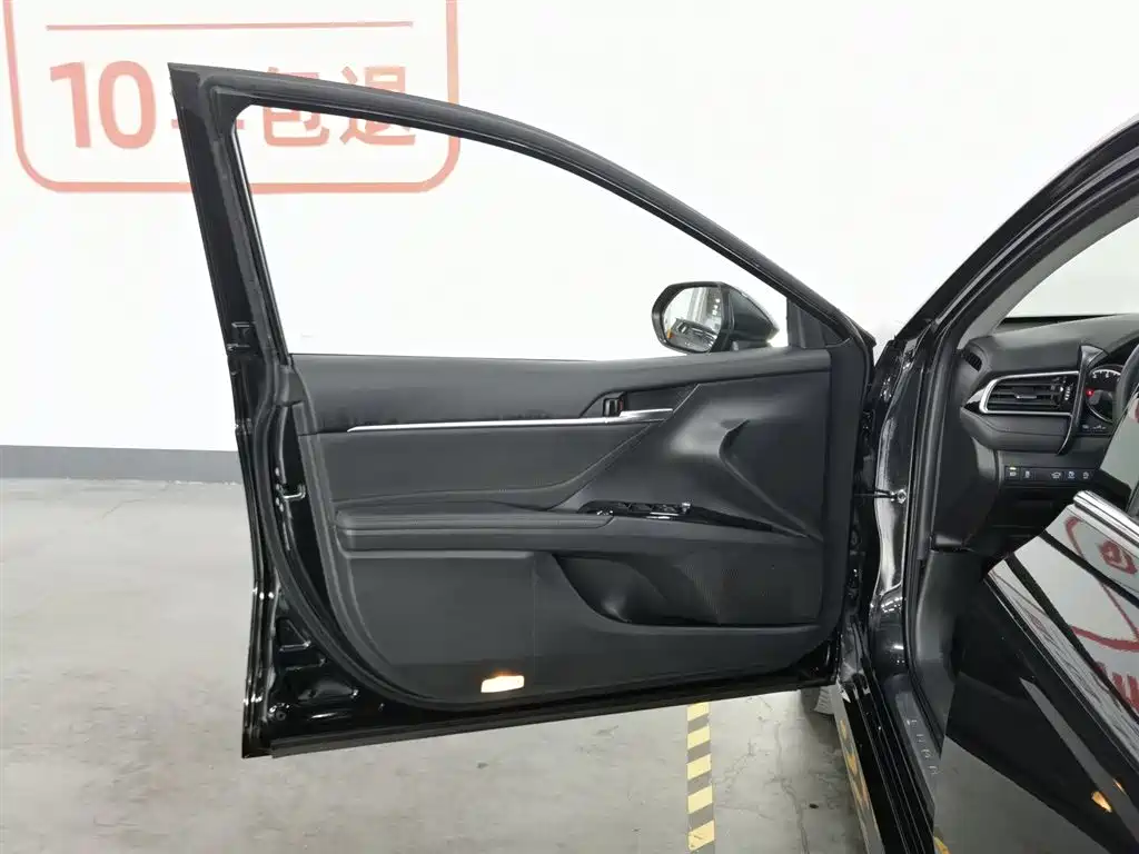 Toyota Camry 2021 2.0G Luxury Edition фото 8