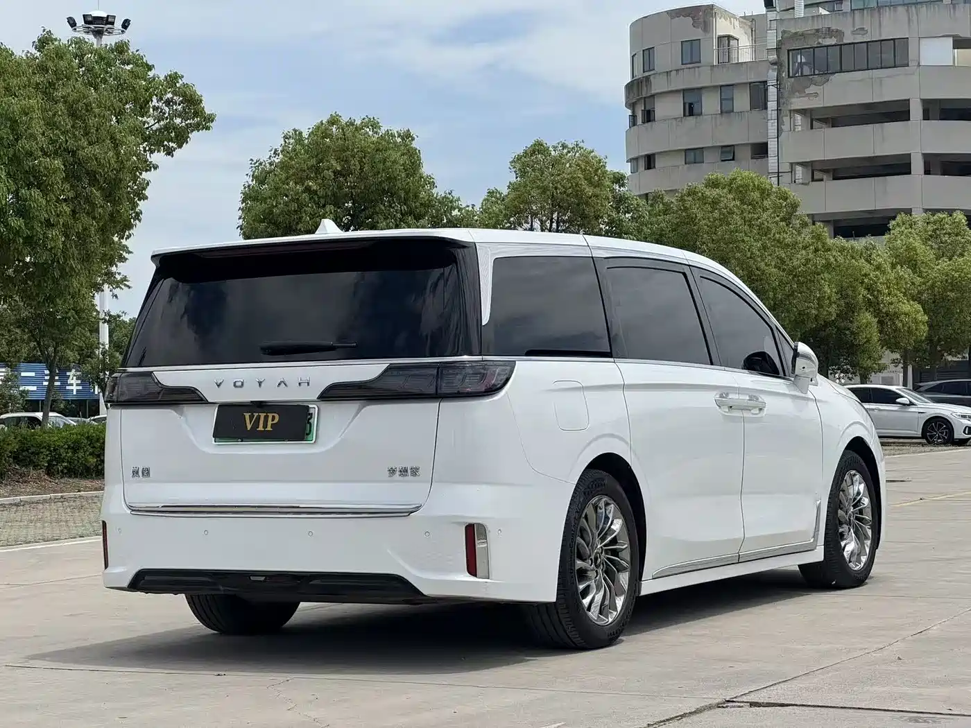 Voyah Auto Voyah Dreamer 2022 Low-carbon Dream+Smart Package фото 4
