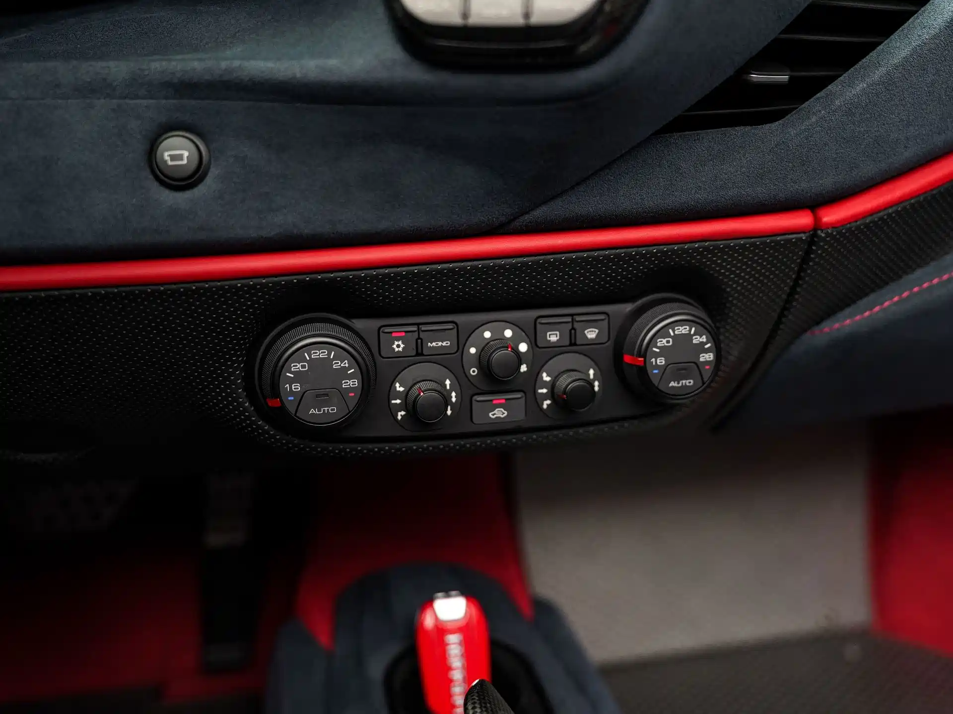 Фото 32 - Ferrari 488
