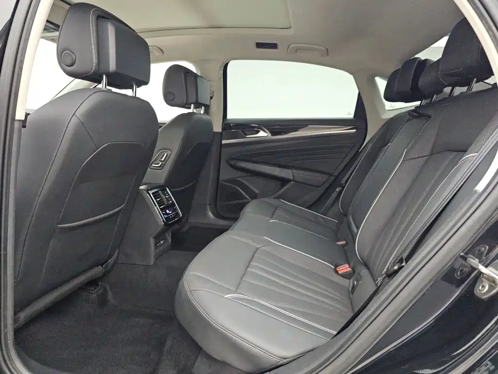 Photo 12 - Volkswagen Passat