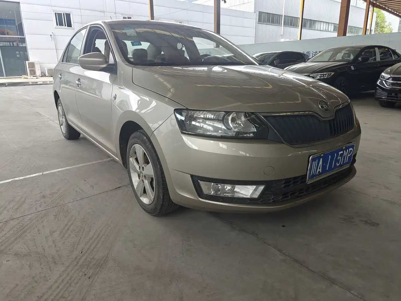 Škoda Rapid 2013 1.6L Manual Smart Selection фото 3