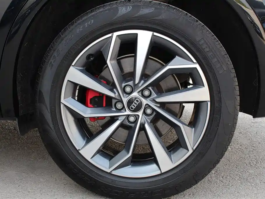 Audi Q5L 2024 Model 40 TFSI Luxury Dynamic фото 2