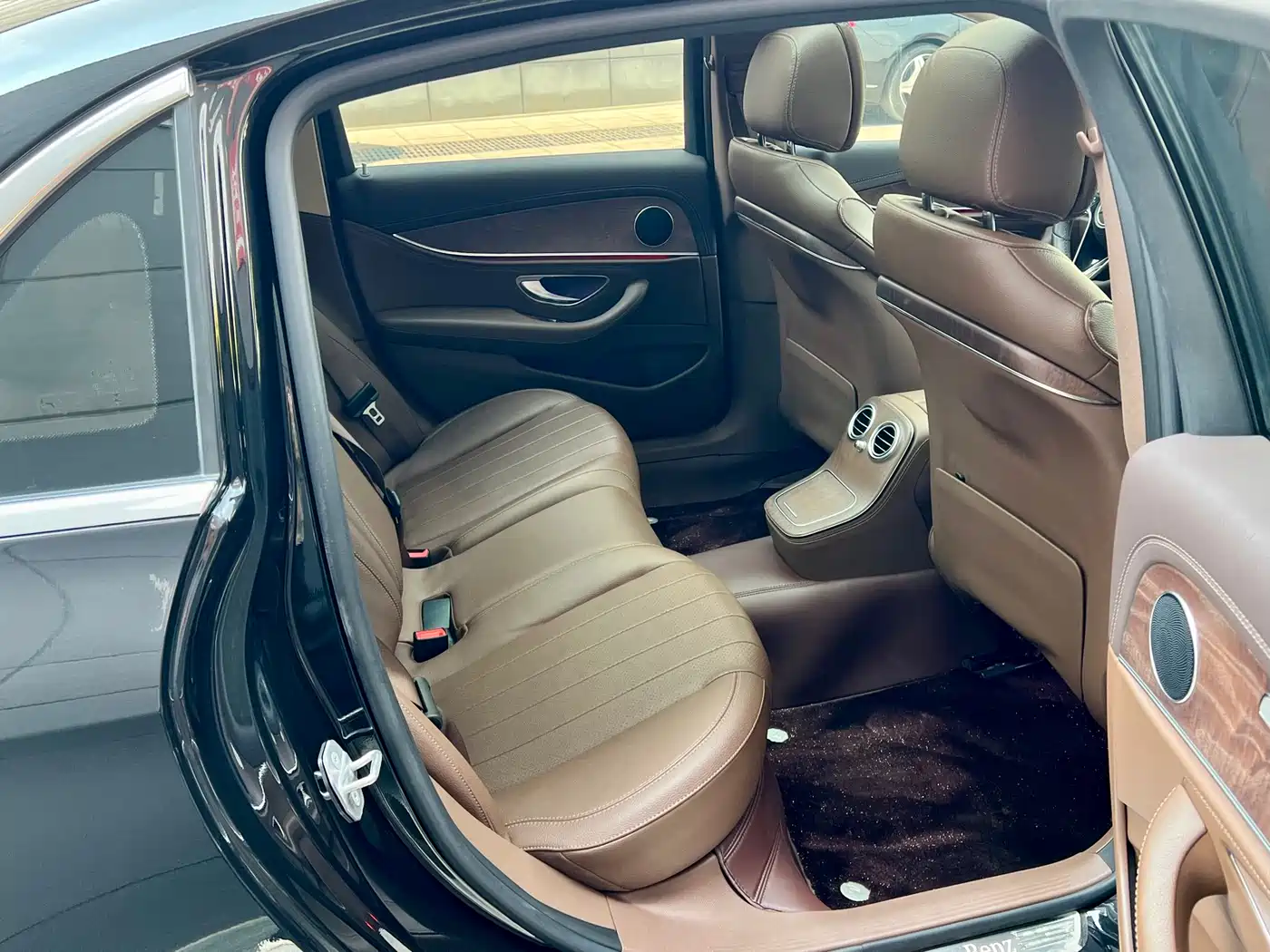Mercedes-Benz E-Class 2021 E 300 L Fashion фото 37