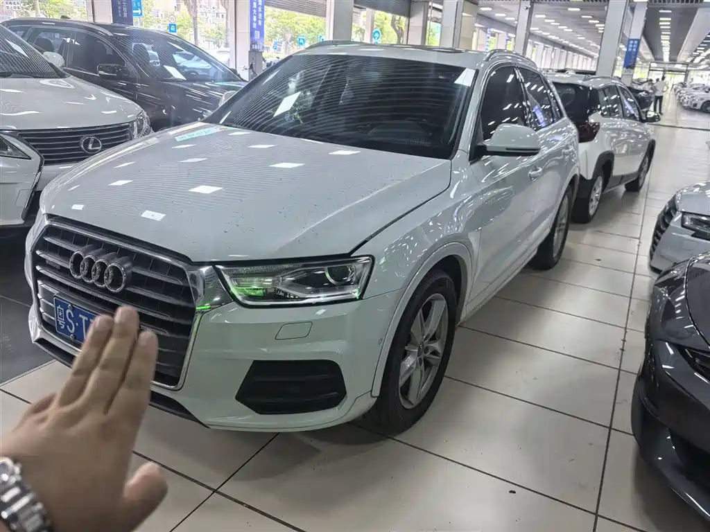Photo 1 - Audi Q3