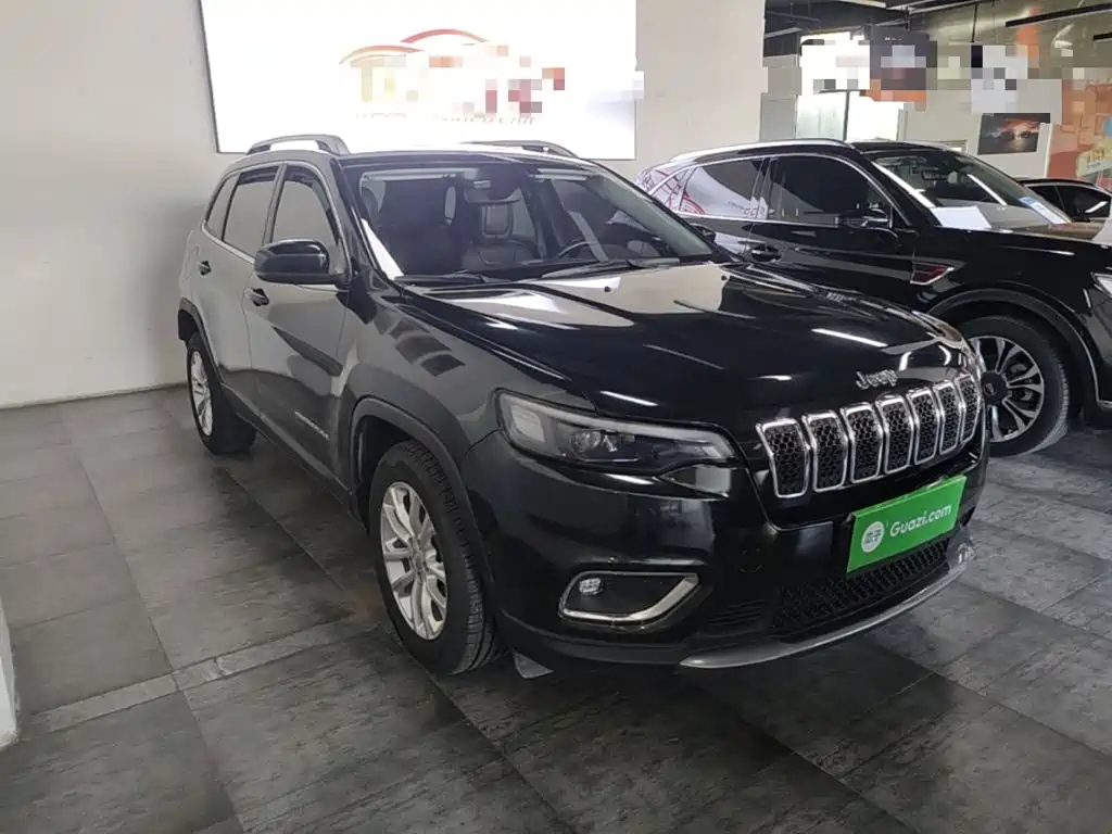 Photo 4 - Jeep Cherokee