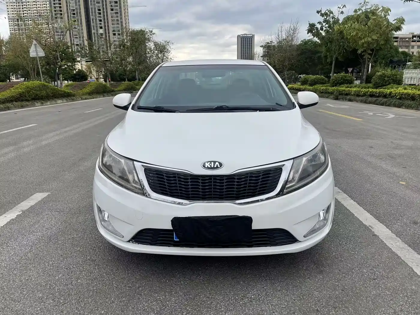 Kia K2 2012 Sedan 1.4L MT GL Commemorative Edition фото 2
