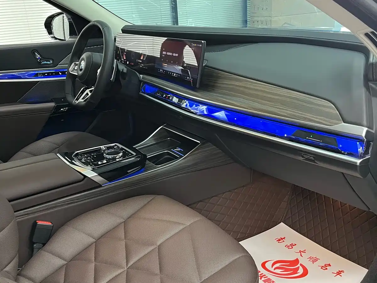 BMW 7 Series 2023 Model 735Li M Sport Package фото 10