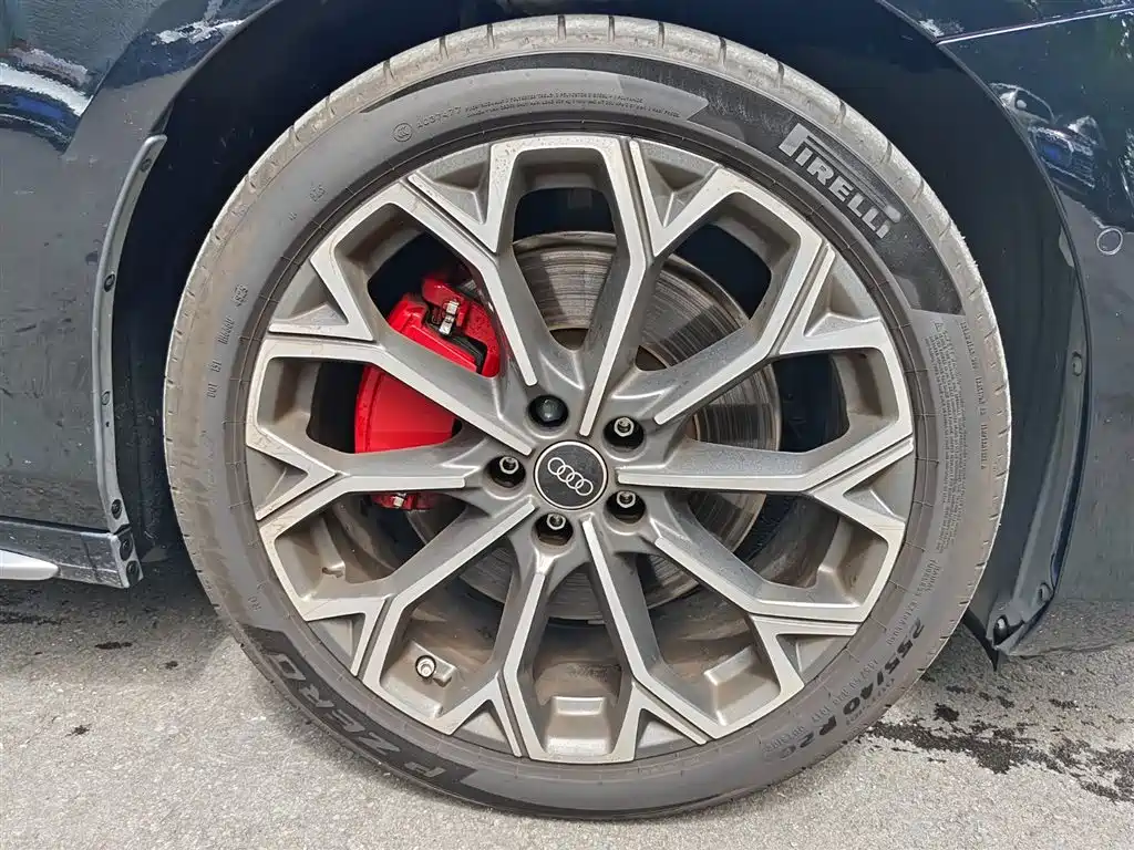 Фото 19 - Audi A6L