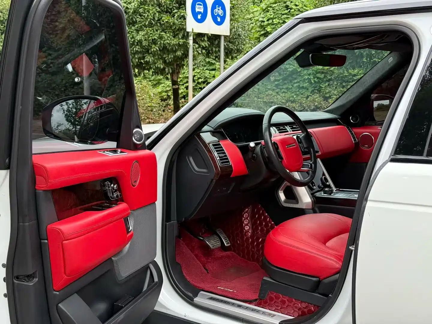 Photo 5 - Land Rover Range Rover