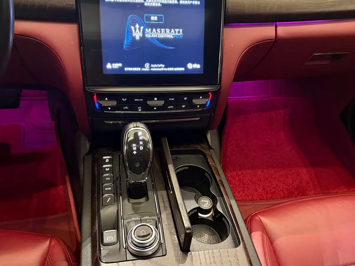 Фото 6 - Maserati Quattroporte