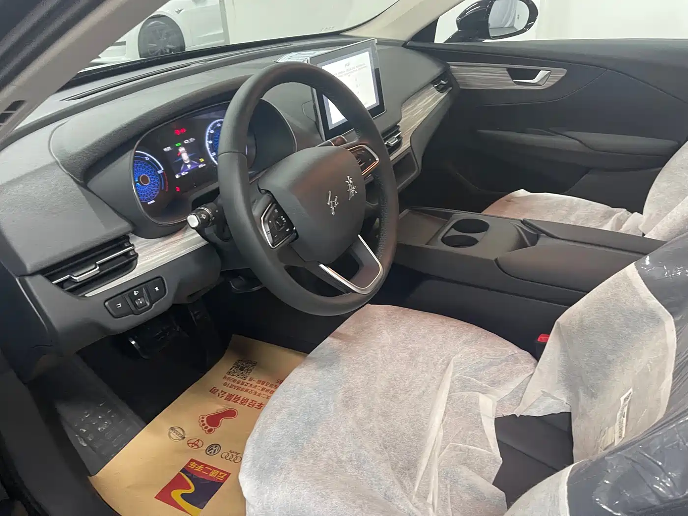 Hongqi E-QM5 фото 5