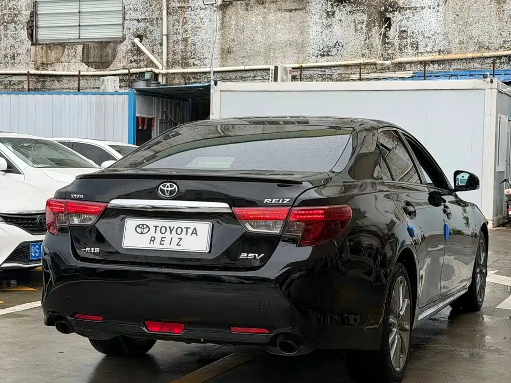 Toyota Reiz 2016 2013 2.5V Premium Edition