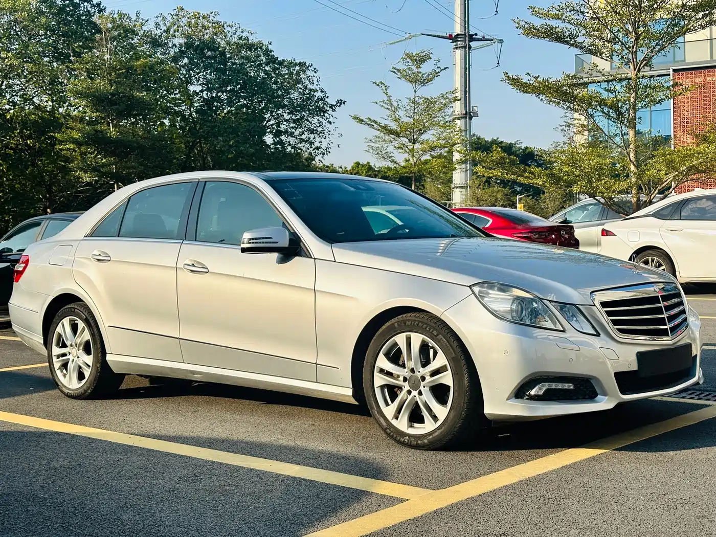 Mercedes-Benz E-Class 2010 E 300 L Fashion фото 3