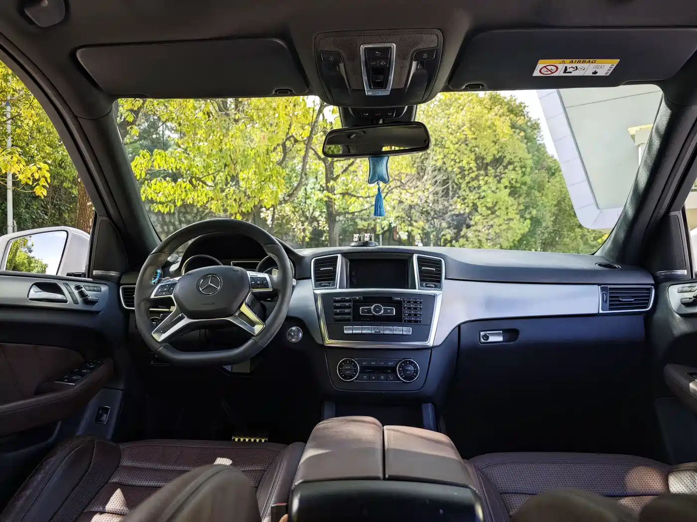 Mercedes-Benz M-Class AMG 2012 AMG ML 63 фото 17