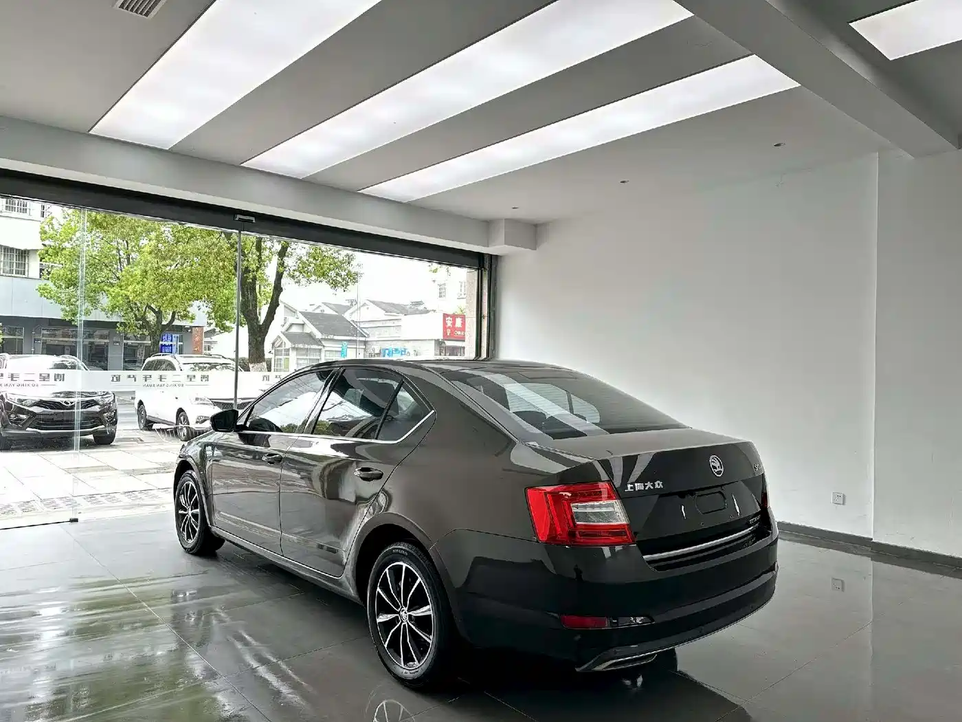 Škoda Octavia 2016 1.6L Automatic Smart Edition фото 7