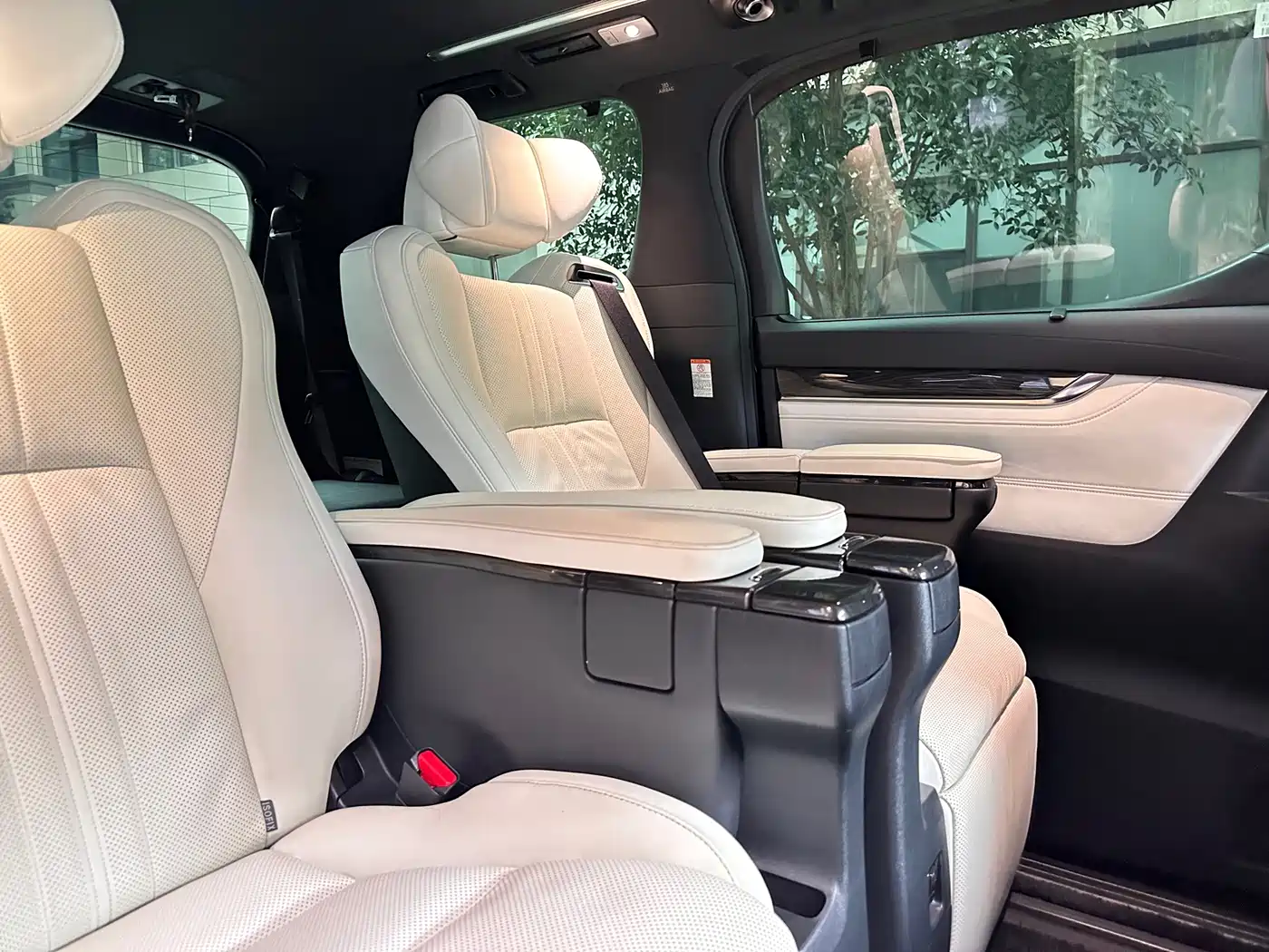 Lexus LM 2021 2020 300h Seven-Seater Elegance Edition