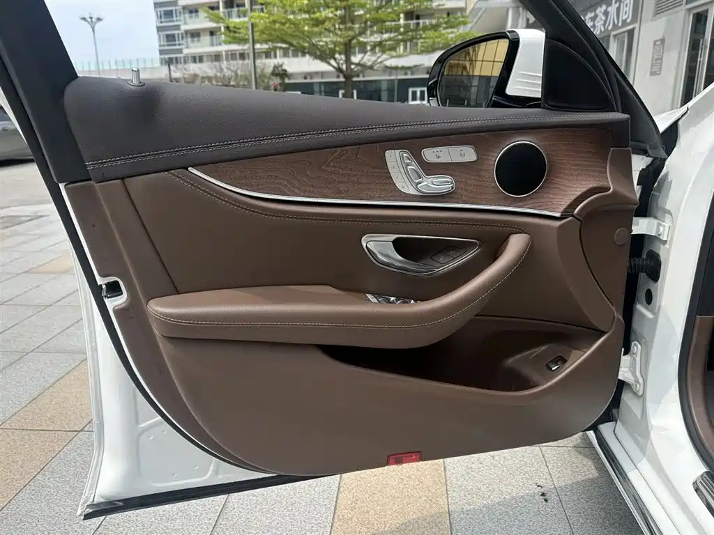 Mercedes-Benz E-Class 2022 E 300 L Fashion фото 23