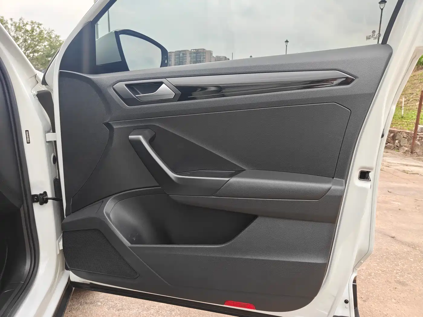 VOLKSWAGEN T-ROC EXPLORING SONGS