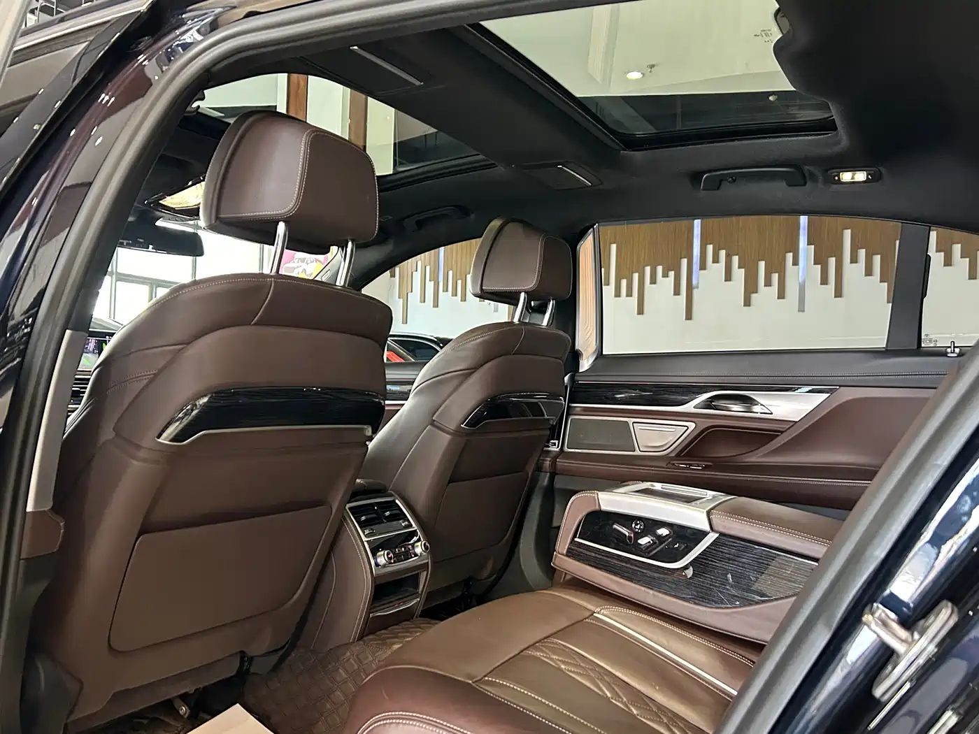 BMW 7 Series 2021 Model 730Li M Sport Package фото 19
