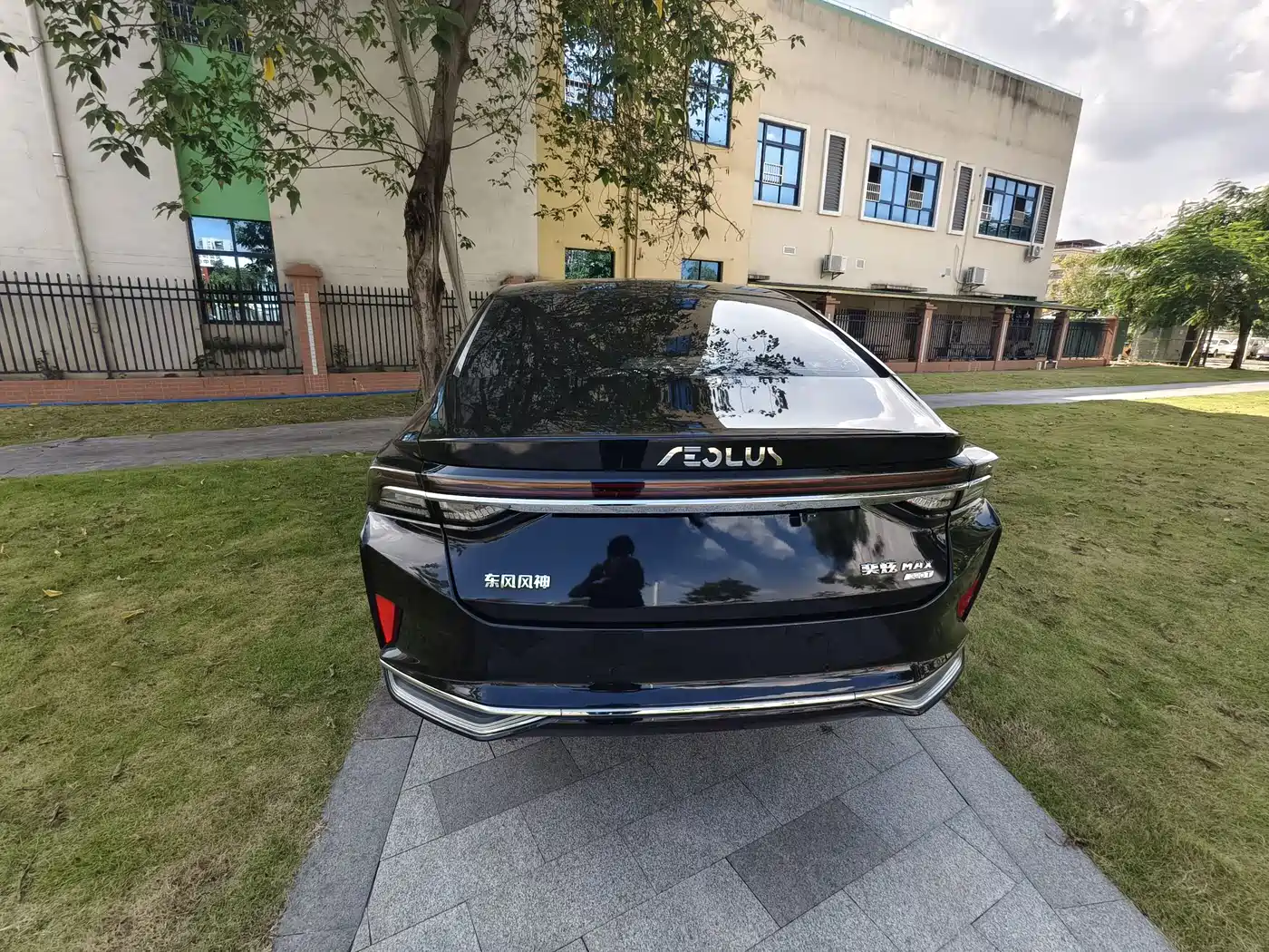 Dongfeng Aeolus Yixuan MAX 2022 2023 1.5T Ultra Stylish Dad Edition