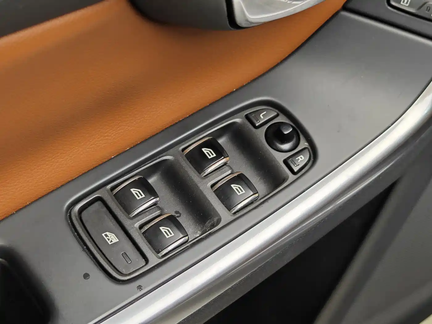 Фото 9 - Volvo S60