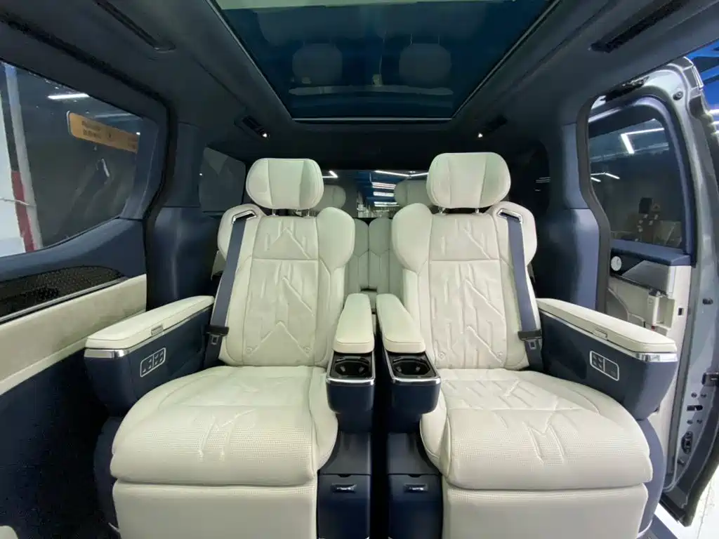 ZEEKR 009 2025 2024 6-seat Executive AWD 108kWh