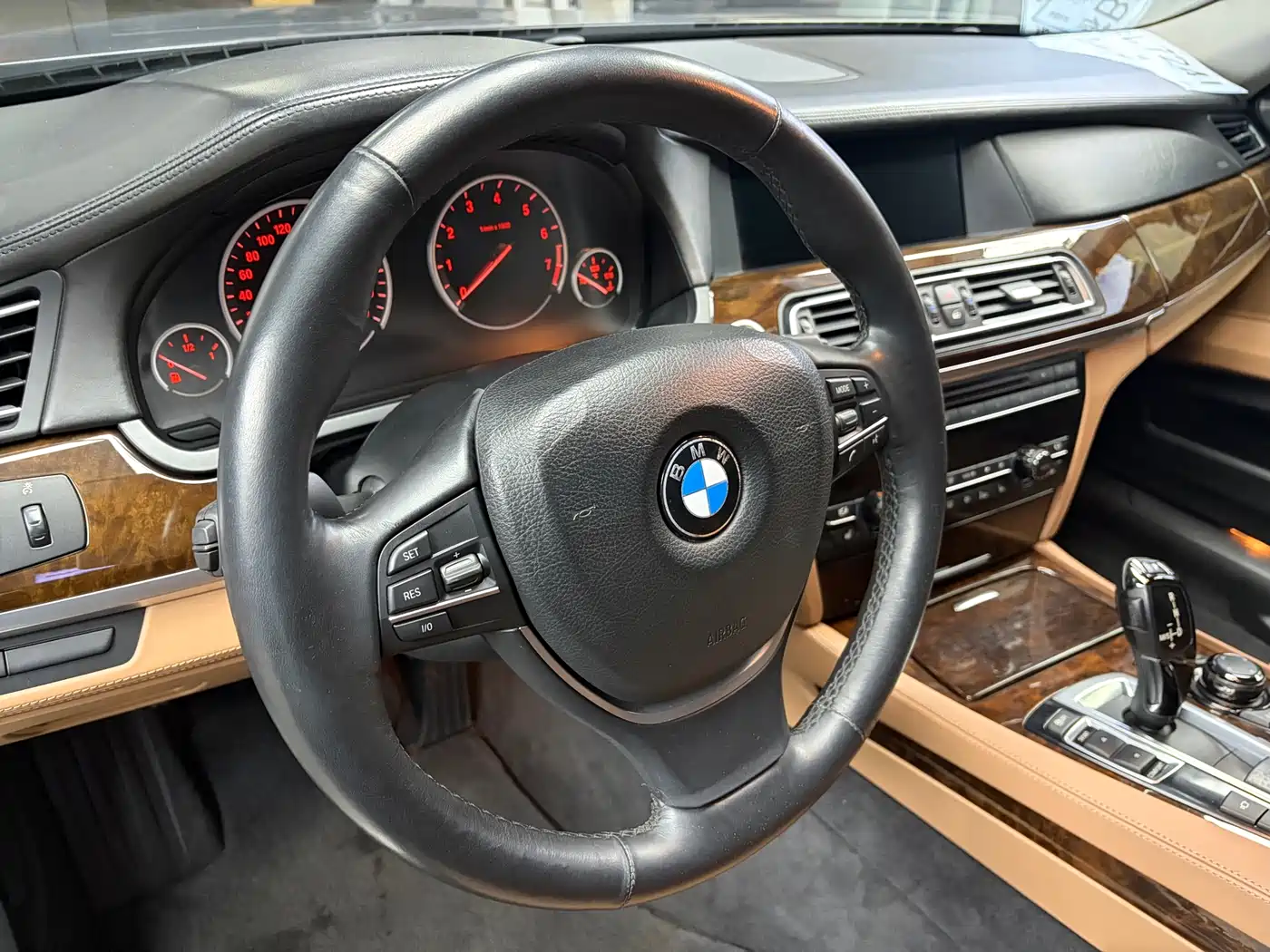 BMW 7 Series 2010 760Li фото 12
