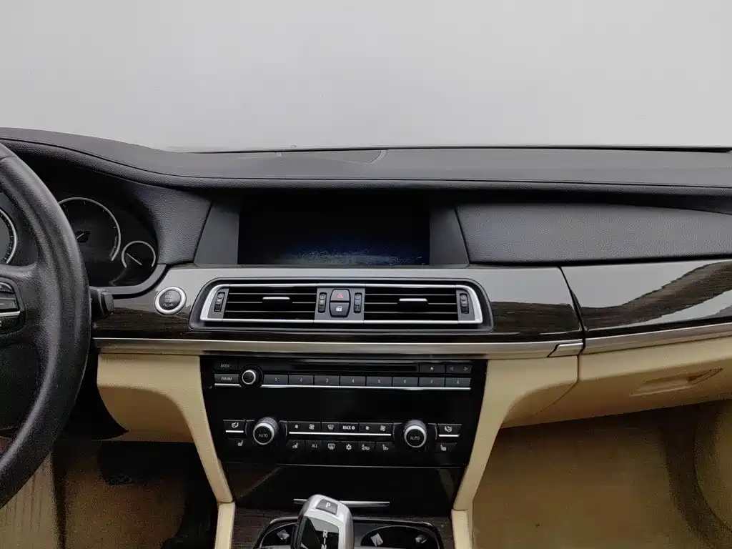 Фото 12 - BMW 7 Series