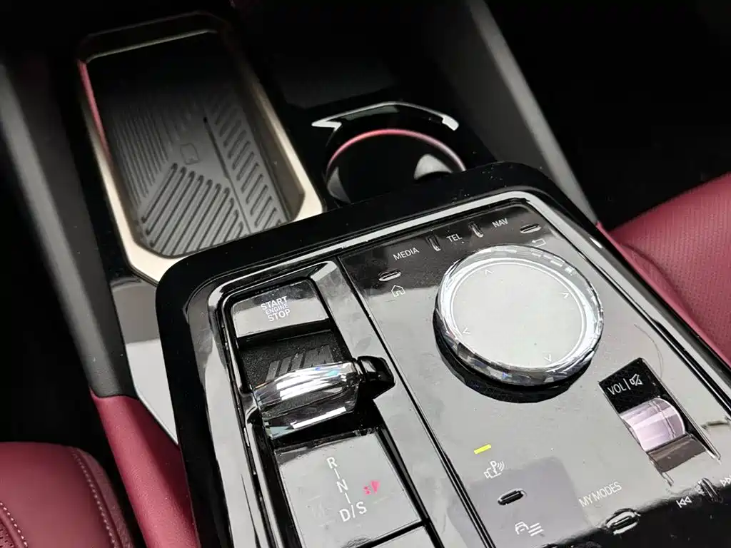 BMW 5 Series 2025 530Li Premium M Sport Package фото 16