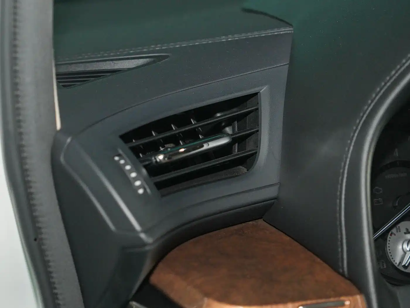 Toyota Alphard 2018 3.5L Premium фото 11