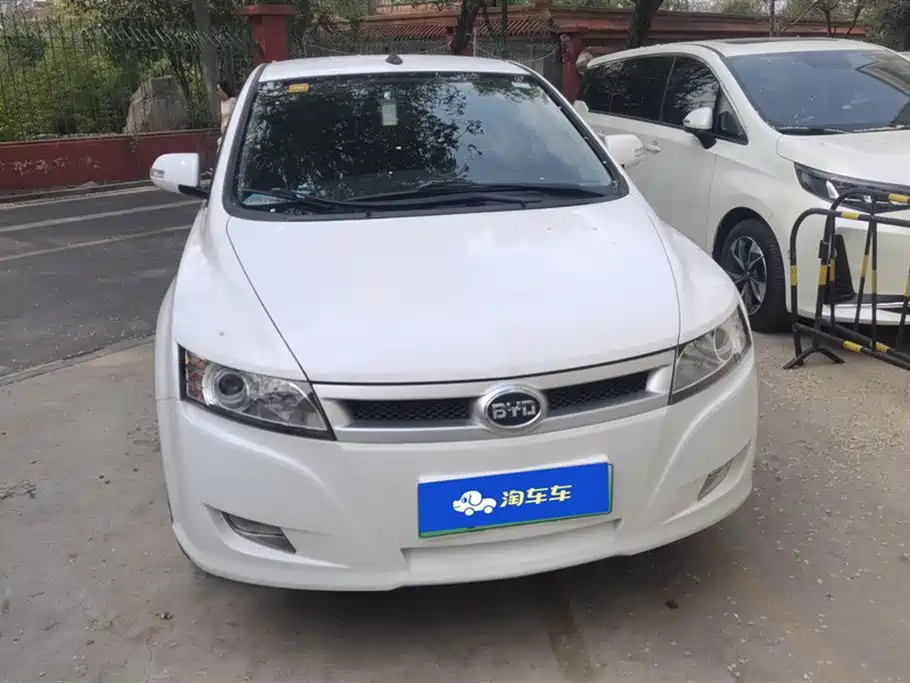 BYD E6