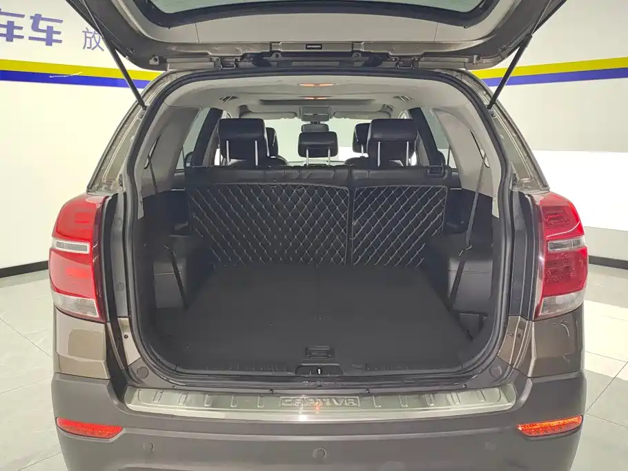 Chevrolet Captiva 2016 2015 2.4L 2WD Urban Edition 7-seater