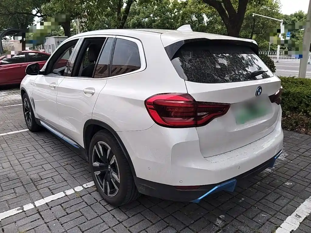 Photo 23 - BMW iX3