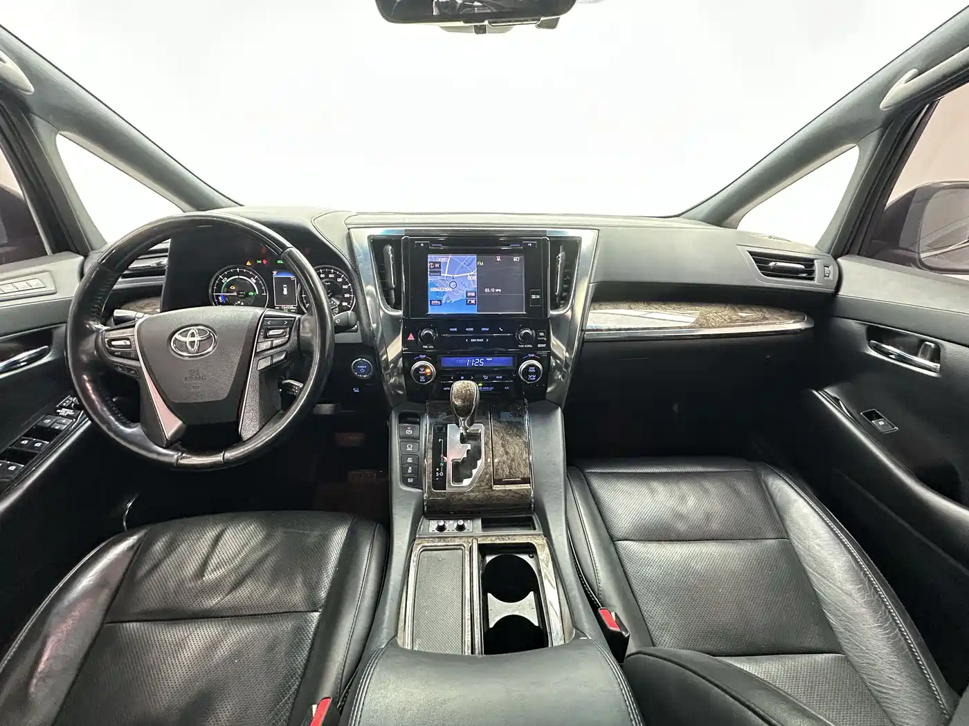 Toyota Alphard 2019 Hybrid 2.5L Premium Edition фото 21