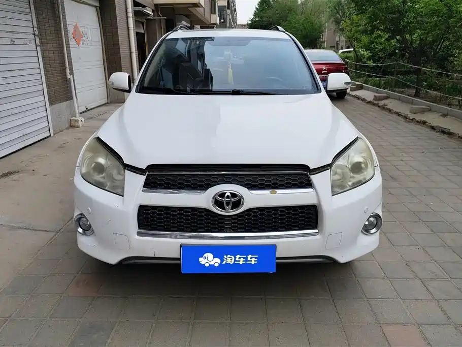 Toyota RAV4 Rongfang 2011 2.0L Automatic Luxury Edition фото 2