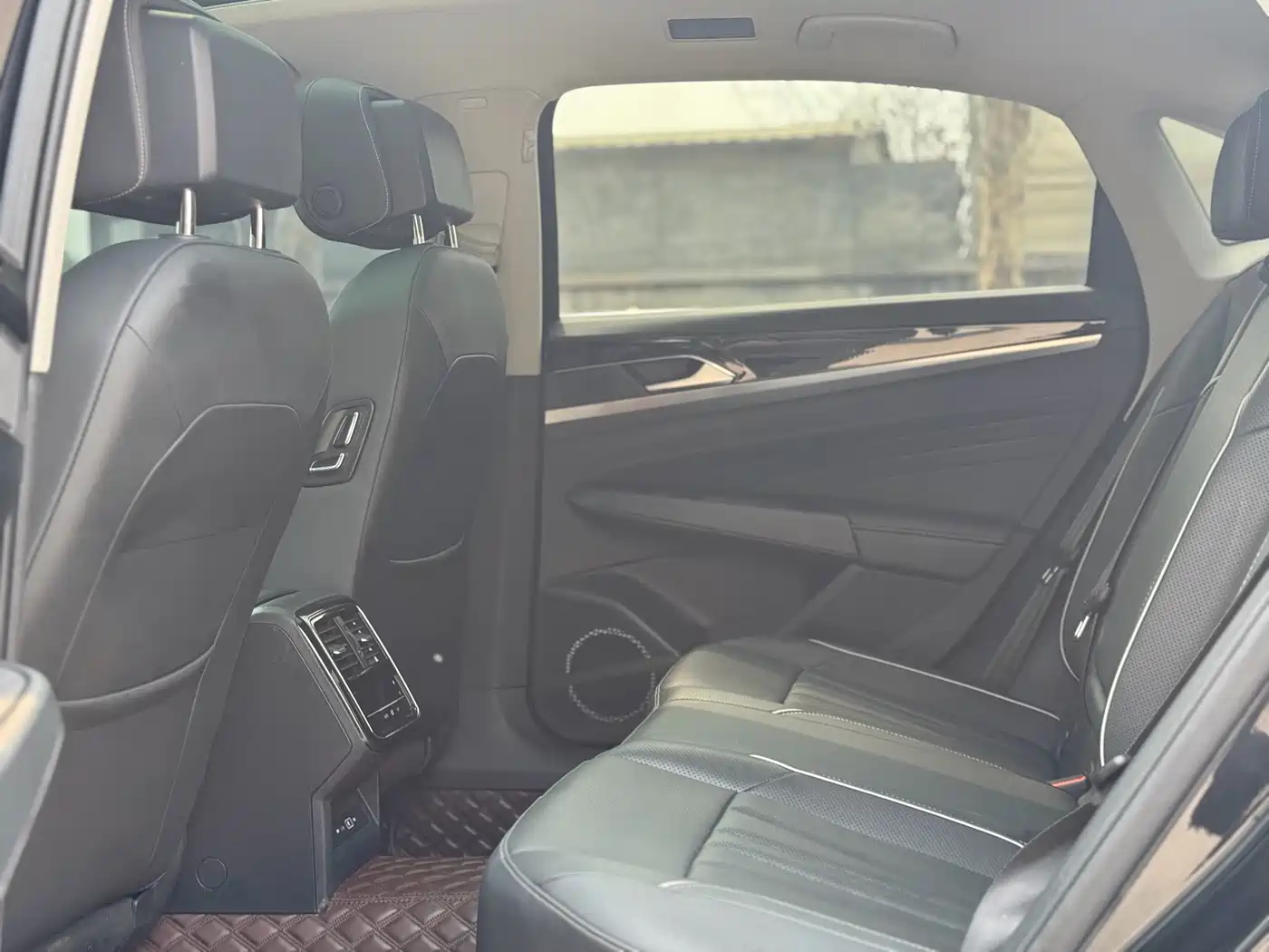 Volkswagen Passat 2024 330TSI Starlight Elite Edition фото 6