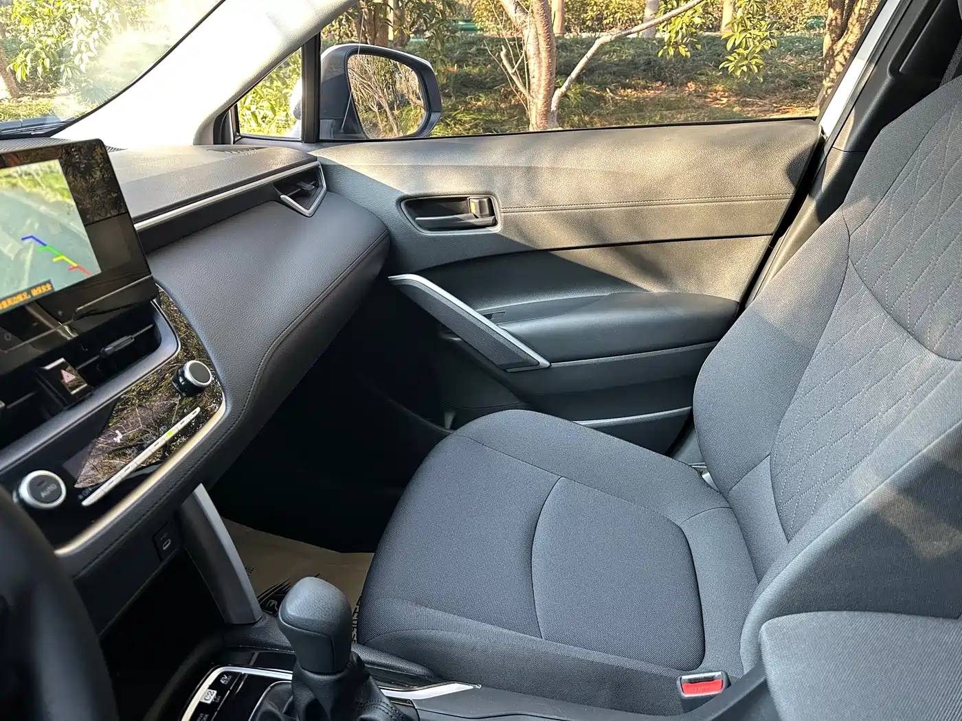 Toyota Corolla Cross 2024 2.0L Smart Hybrid Dual Engine Pioneer Edition фото 6
