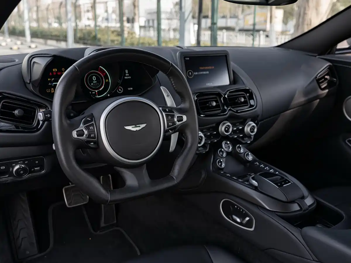 Aston Martin V8 Vantage 2021 2020 4.0T V8 Coupe