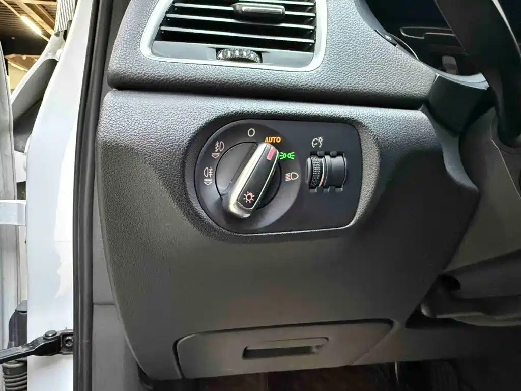 Audi Q3 2013 35 TFSI quattro Technology фото 6