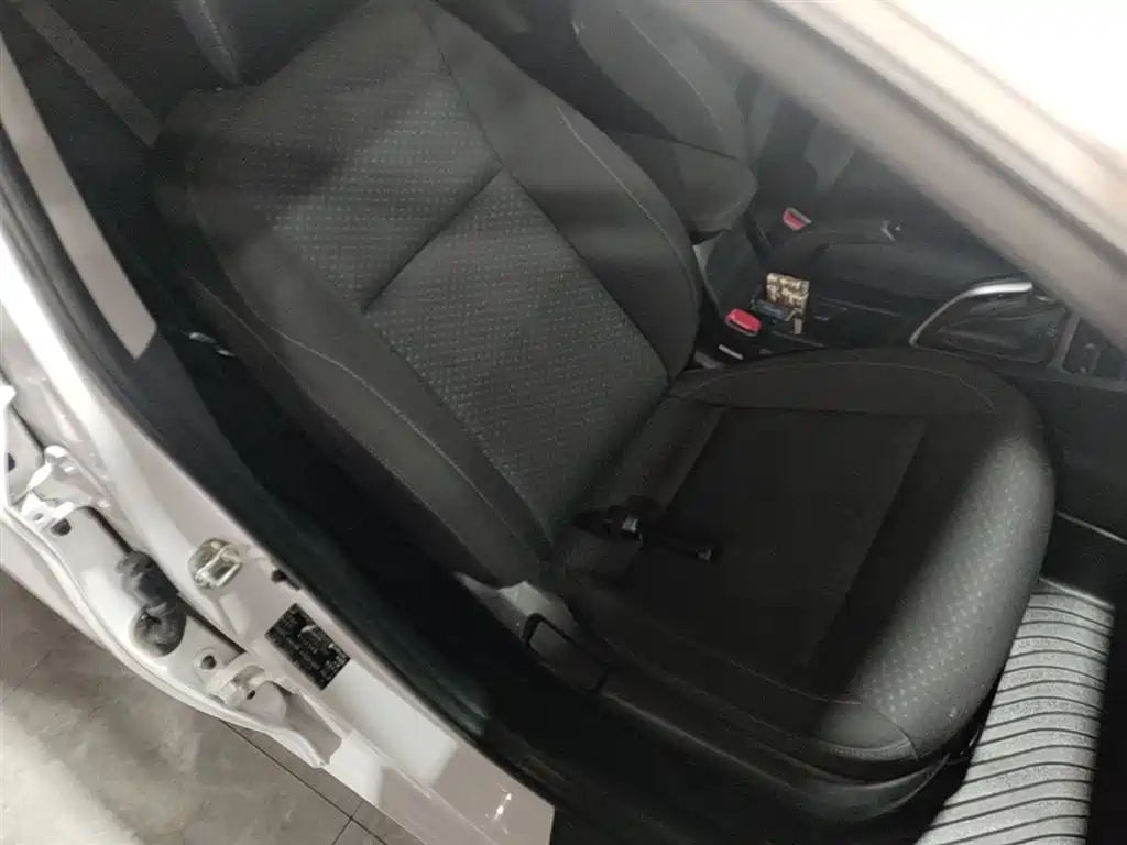 Hyundai Elantra 2018 1.6L Automatic Pleasing Edition GL China VI фото 25