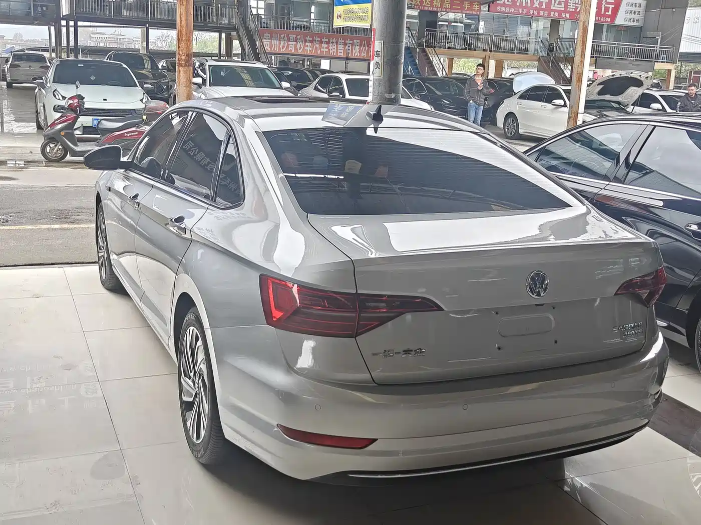 VOLKSWAGEN SAGITAR