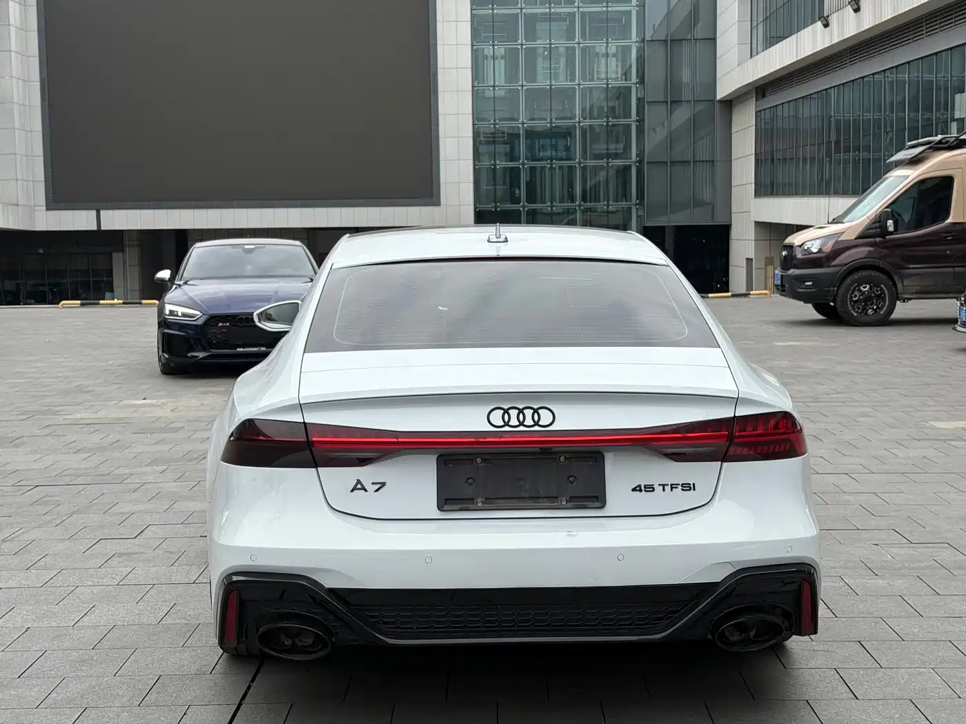 Audi A7 2023 Model 45 TFSI Premium Selection Edition фото 11