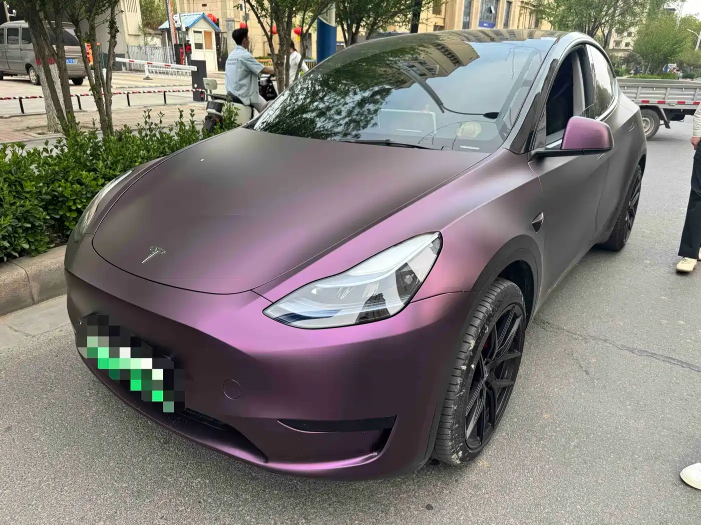 TESLA MODEL Y