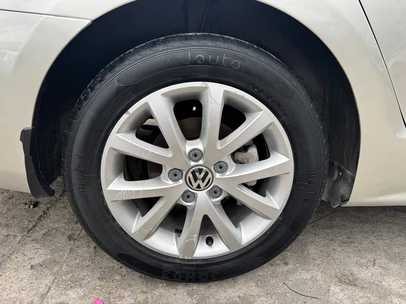 Volkswagen Sagitar 2012 1.6L Automatic Comfort Type фото 14