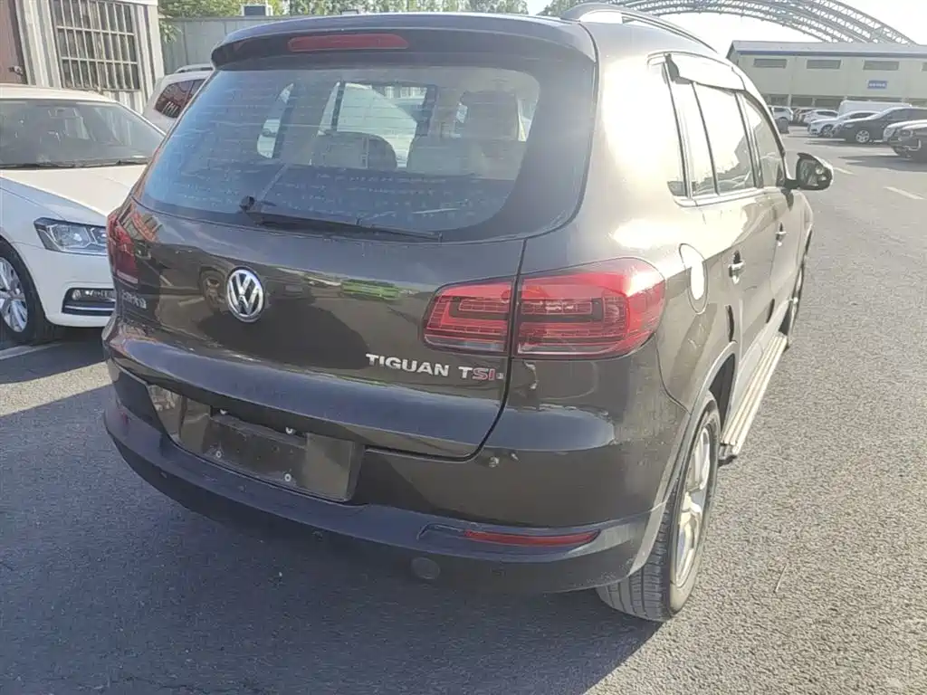 Volkswagen Tiguan 2015 1.8TSI Manual 2WD Trendline фото 7