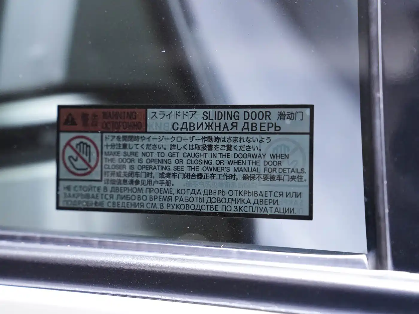Toyota Previa фото 17