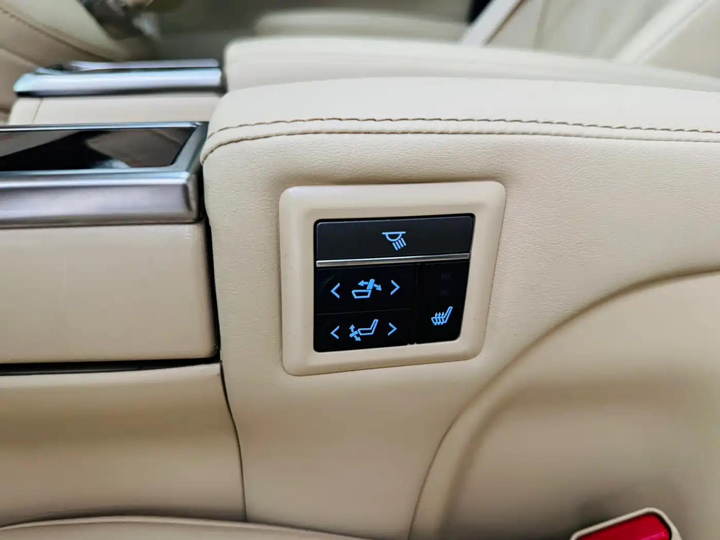 Toyota Alphard 2019 Hybrid 2.5L Luxury фото 15