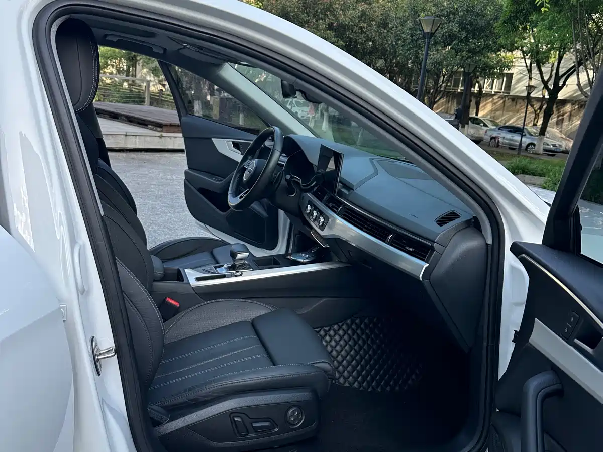 Audi A4L 2022 40 TFSI Luxury Dynamic фото 12